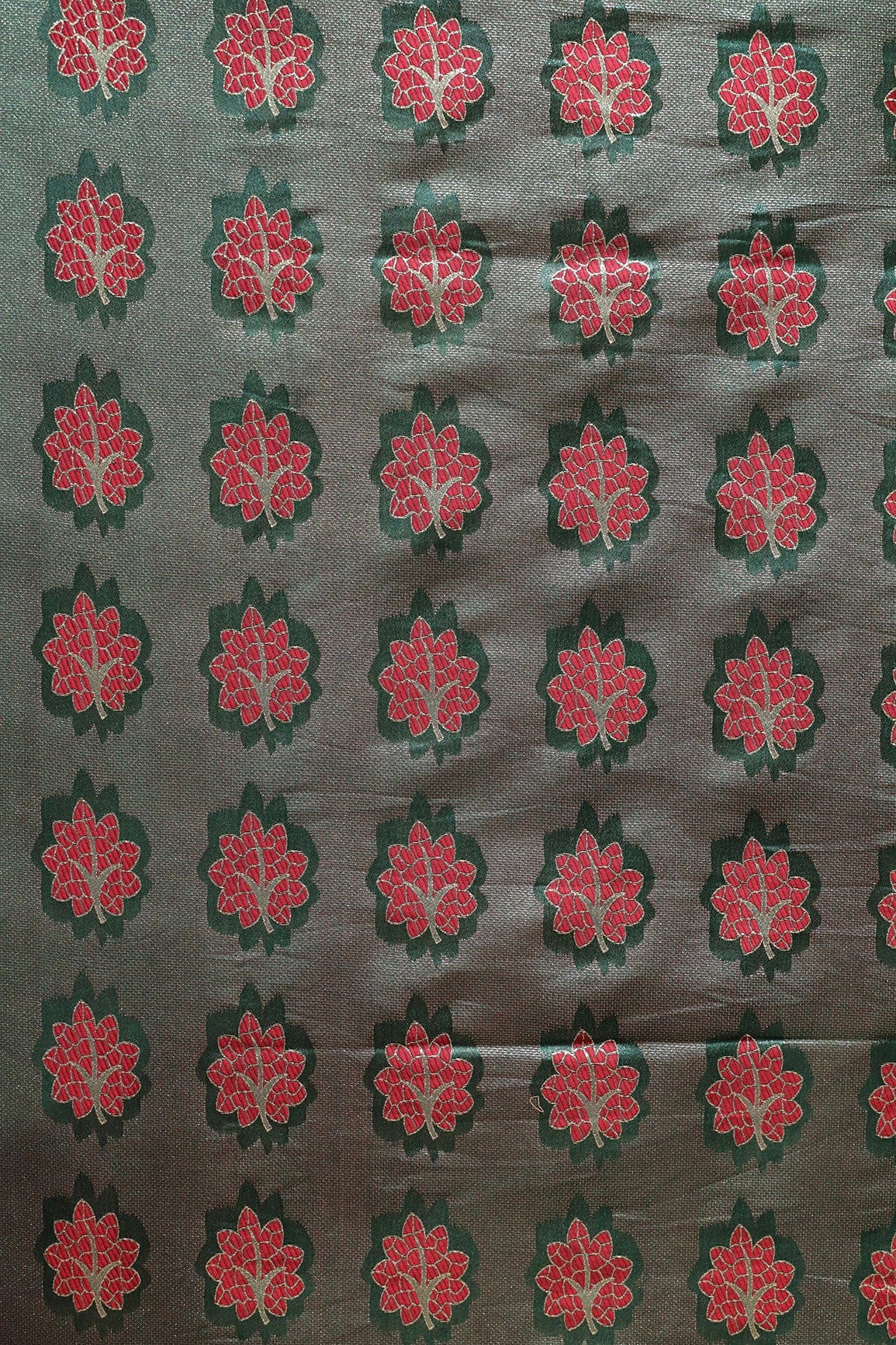 AIzaSyBcstauz-XMPRhEY21AUzeo032pxrXB5Ug - Bottle Green And Red Leafy Jute Banarasi Zari Jacquard Fabric
