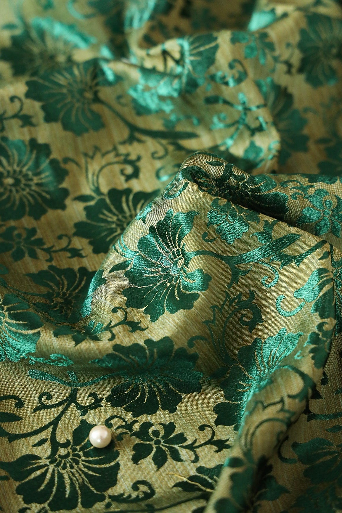 AIzaSyBcstauz-XMPRhEY21AUzeo032pxrXB5Ug - Bottle Green Floral Silk Satin Jute Banarasi Jacquard Fabric