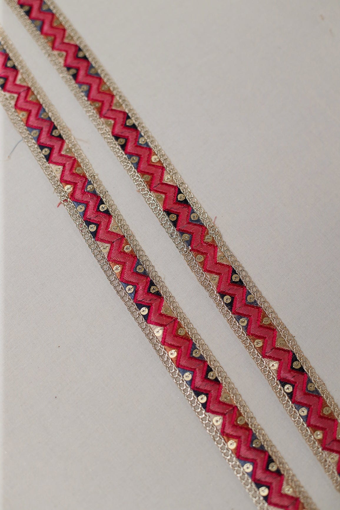 AIzaSyBcstauz-XMPRhEY21AUzeo032pxrXB5Ug - Chevron Multi Color Thread Work With Sequins Embroidered Lace (9 Meters)