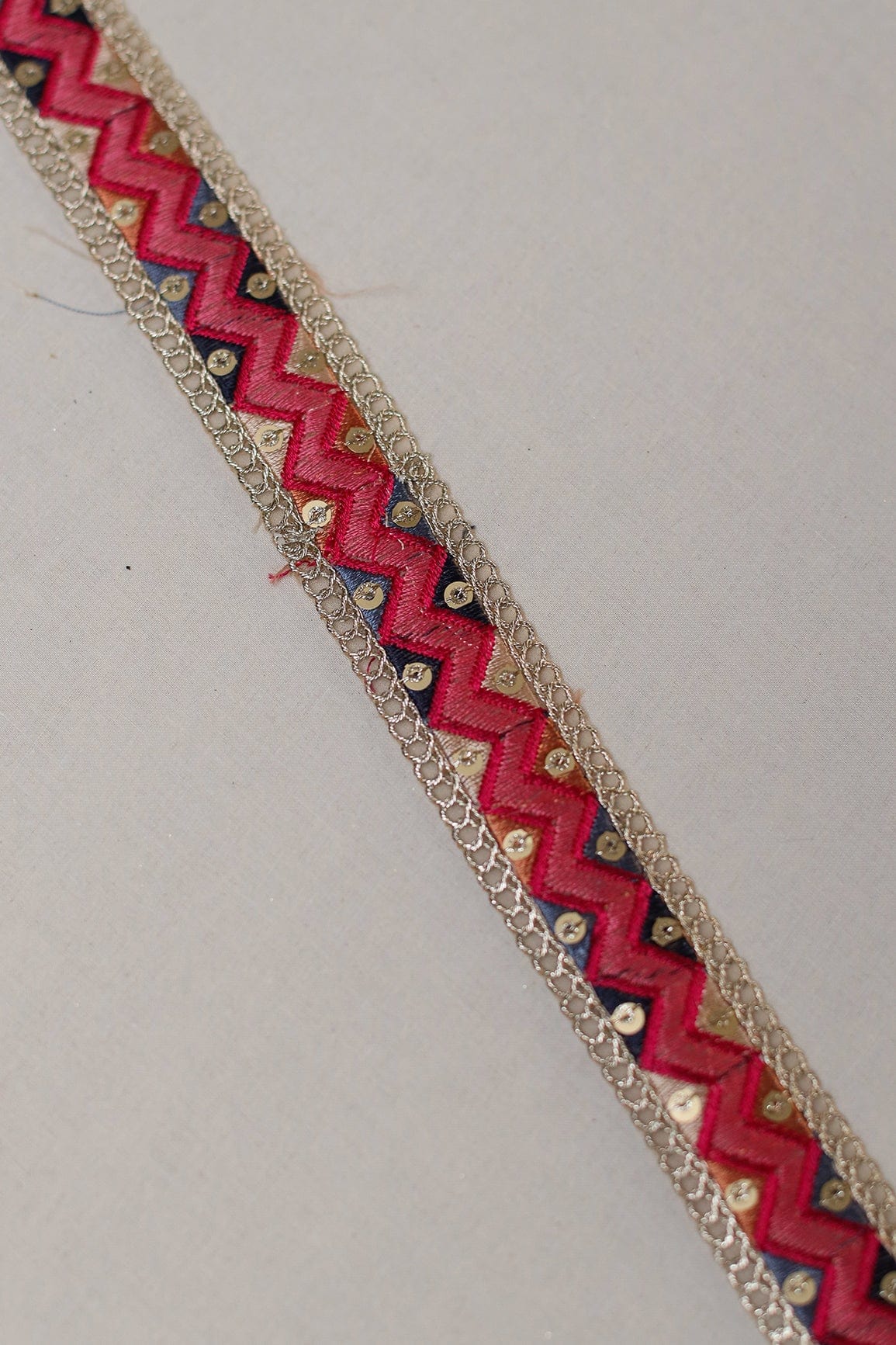 AIzaSyBcstauz-XMPRhEY21AUzeo032pxrXB5Ug - Chevron Multi Color Thread Work With Sequins Embroidered Lace (9 Meters)