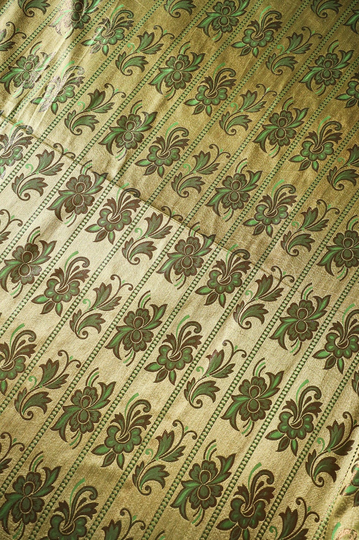 AIzaSyBcstauz-XMPRhEY21AUzeo032pxrXB5Ug - Cream And Green Floral Banarasi Zari Jacquard Fabric