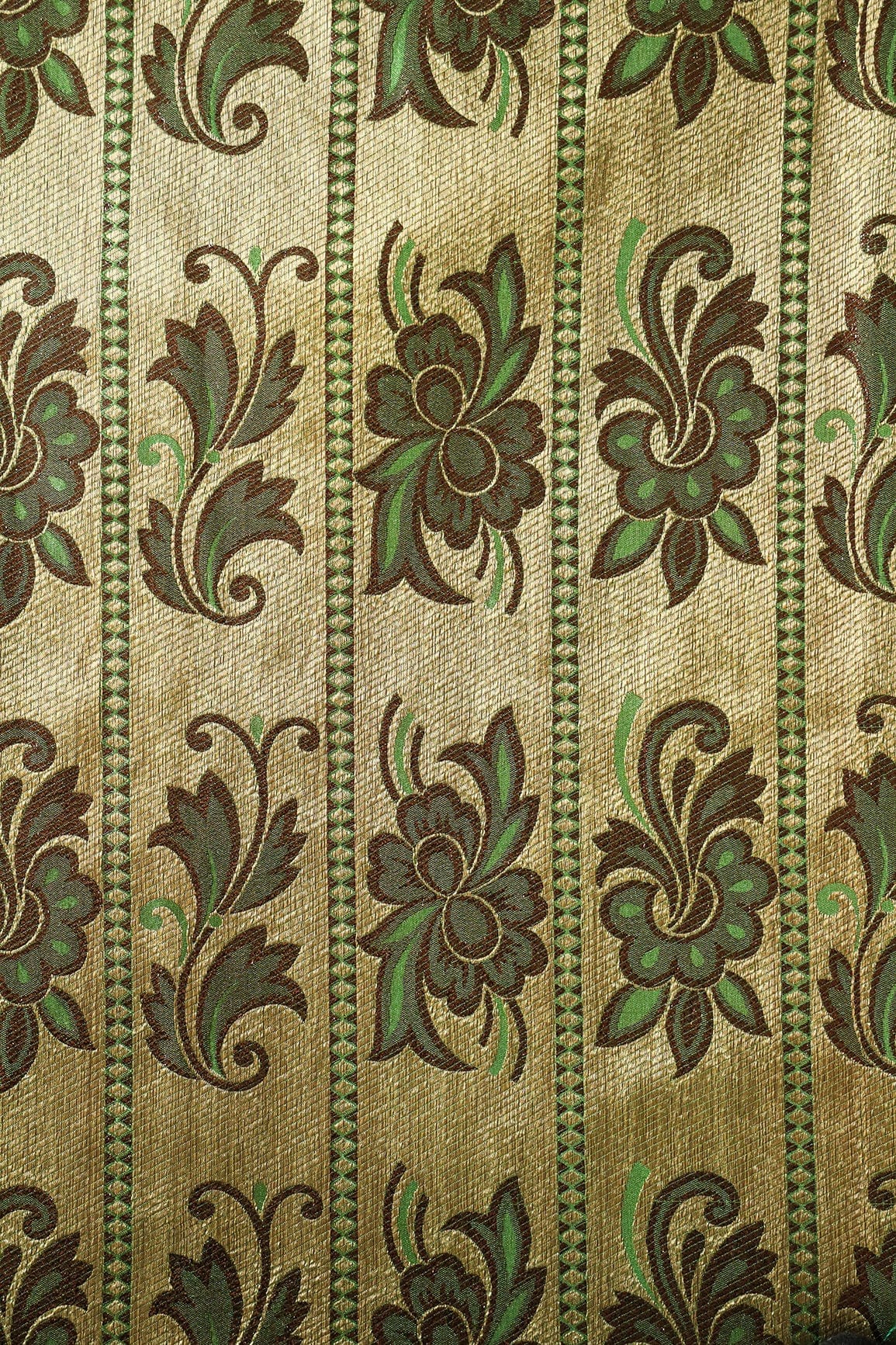 AIzaSyBcstauz-XMPRhEY21AUzeo032pxrXB5Ug - Cream And Green Floral Banarasi Zari Jacquard Fabric