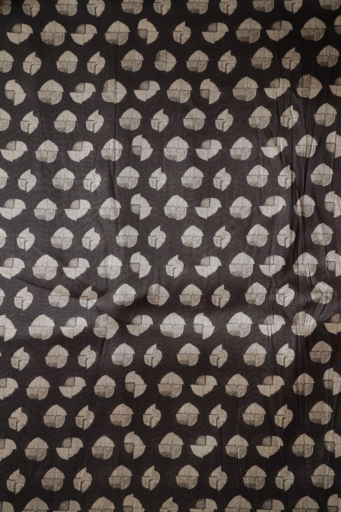 AIzaSyBcstauz-XMPRhEY21AUzeo032pxrXB5Ug - Cream Geometric Digital Print On Black Tussar Silk Fabric