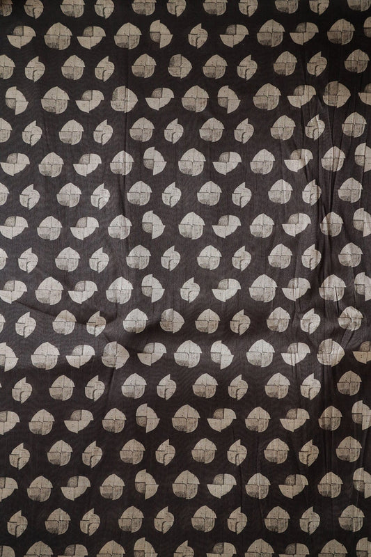 AIzaSyBcstauz-XMPRhEY21AUzeo032pxrXB5Ug - Cream Geometric Digital Print On Black Tussar Silk Fabric