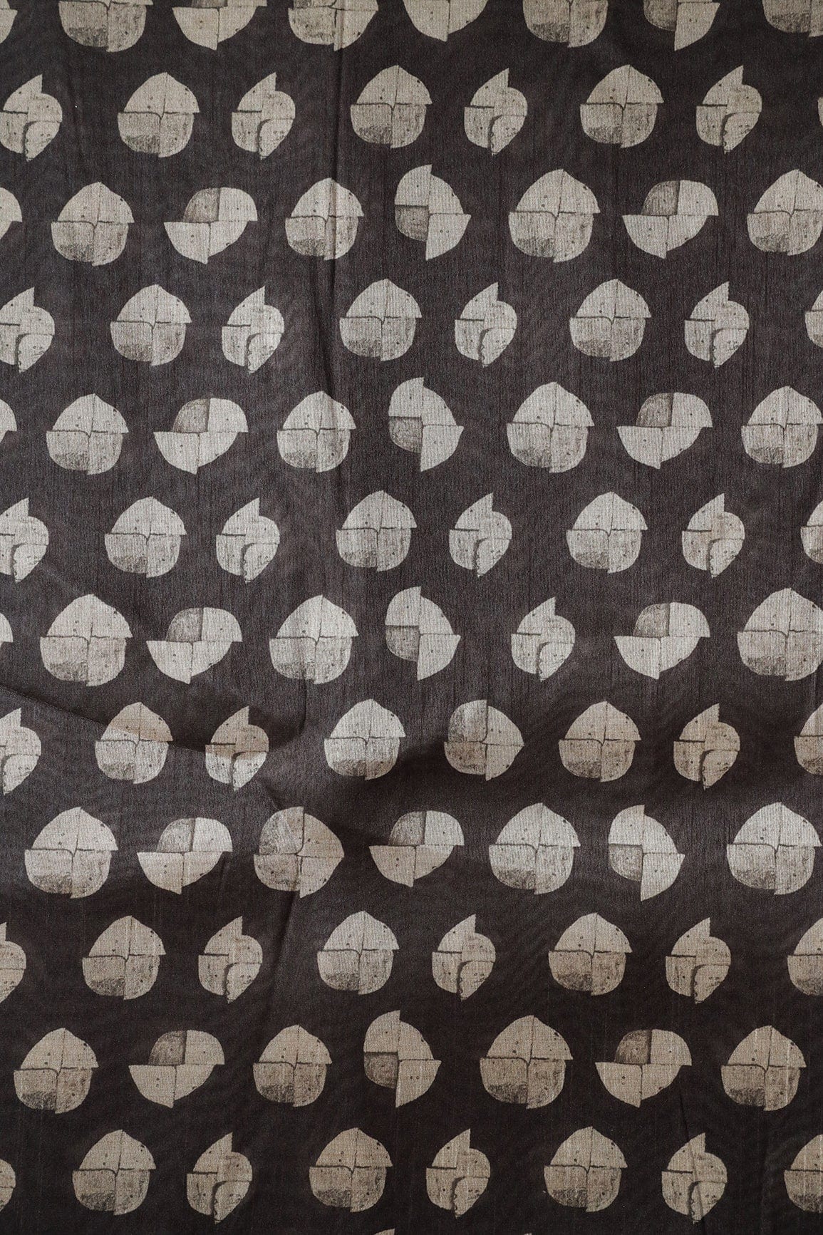 AIzaSyBcstauz-XMPRhEY21AUzeo032pxrXB5Ug - Cream Geometric Digital Print On Black Tussar Silk Fabric