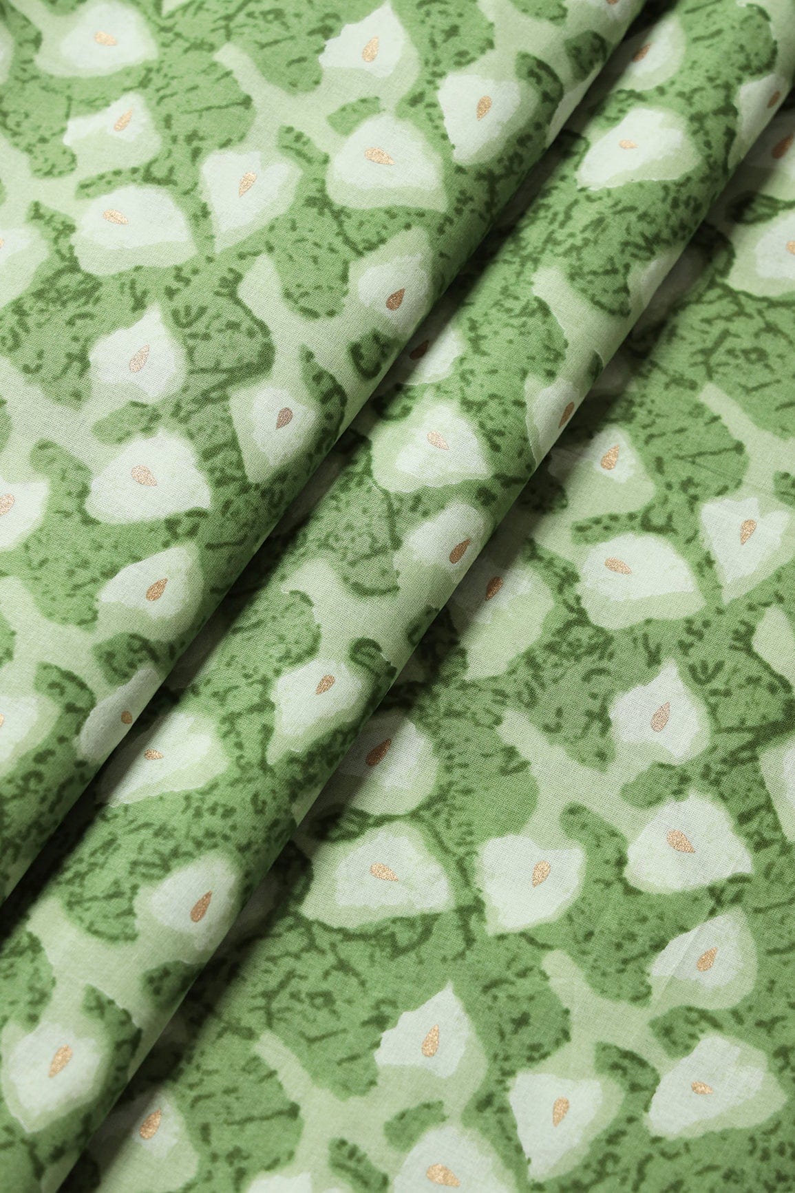 AIzaSyBcstauz-XMPRhEY21AUzeo032pxrXB5Ug - Fern Green And Mint Green Floral Print On Pure Cotton Fabric