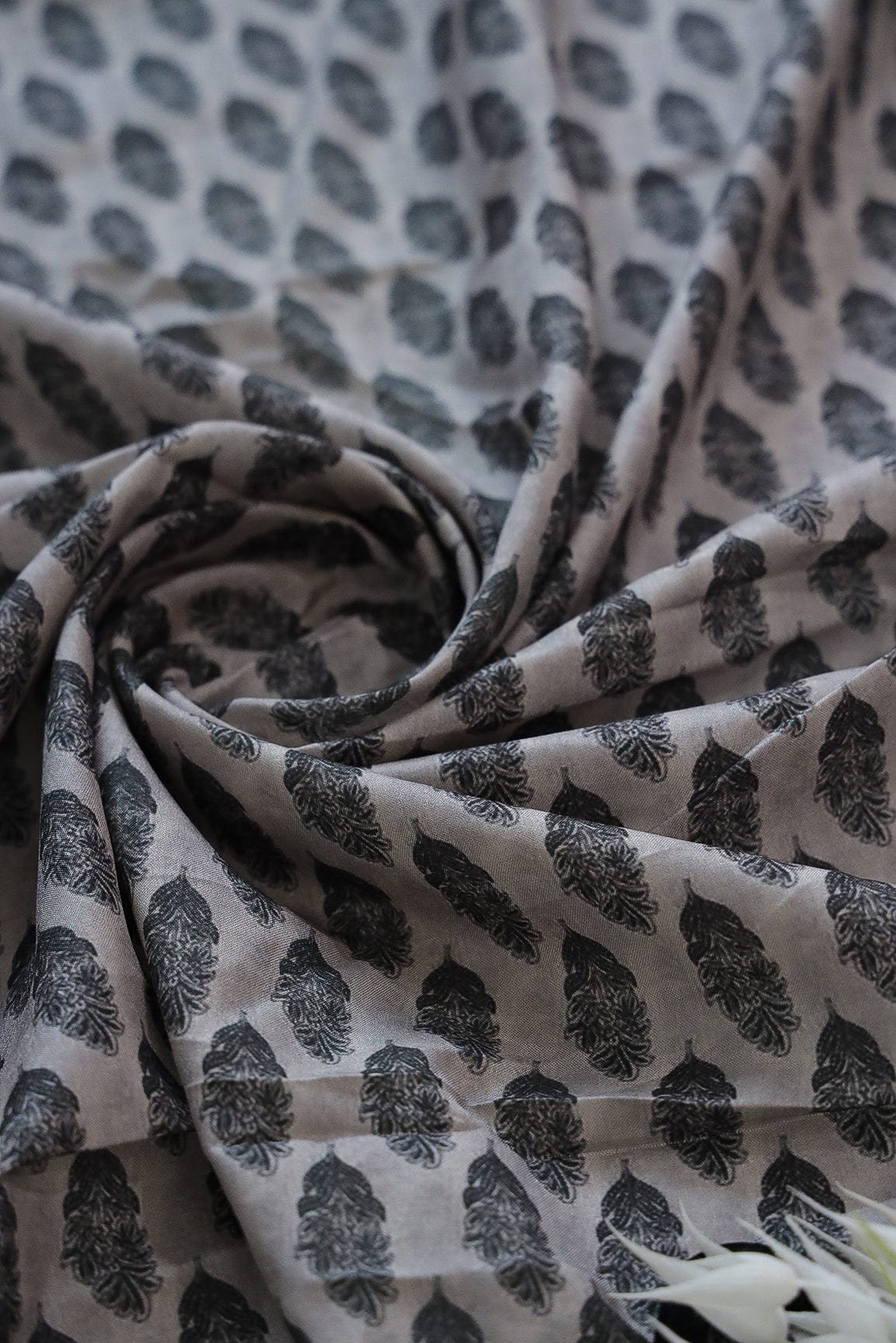 AIzaSyBcstauz-XMPRhEY21AUzeo032pxrXB5Ug - Floral Motif Digital Print Design on Grey Tussar Silk Fabric