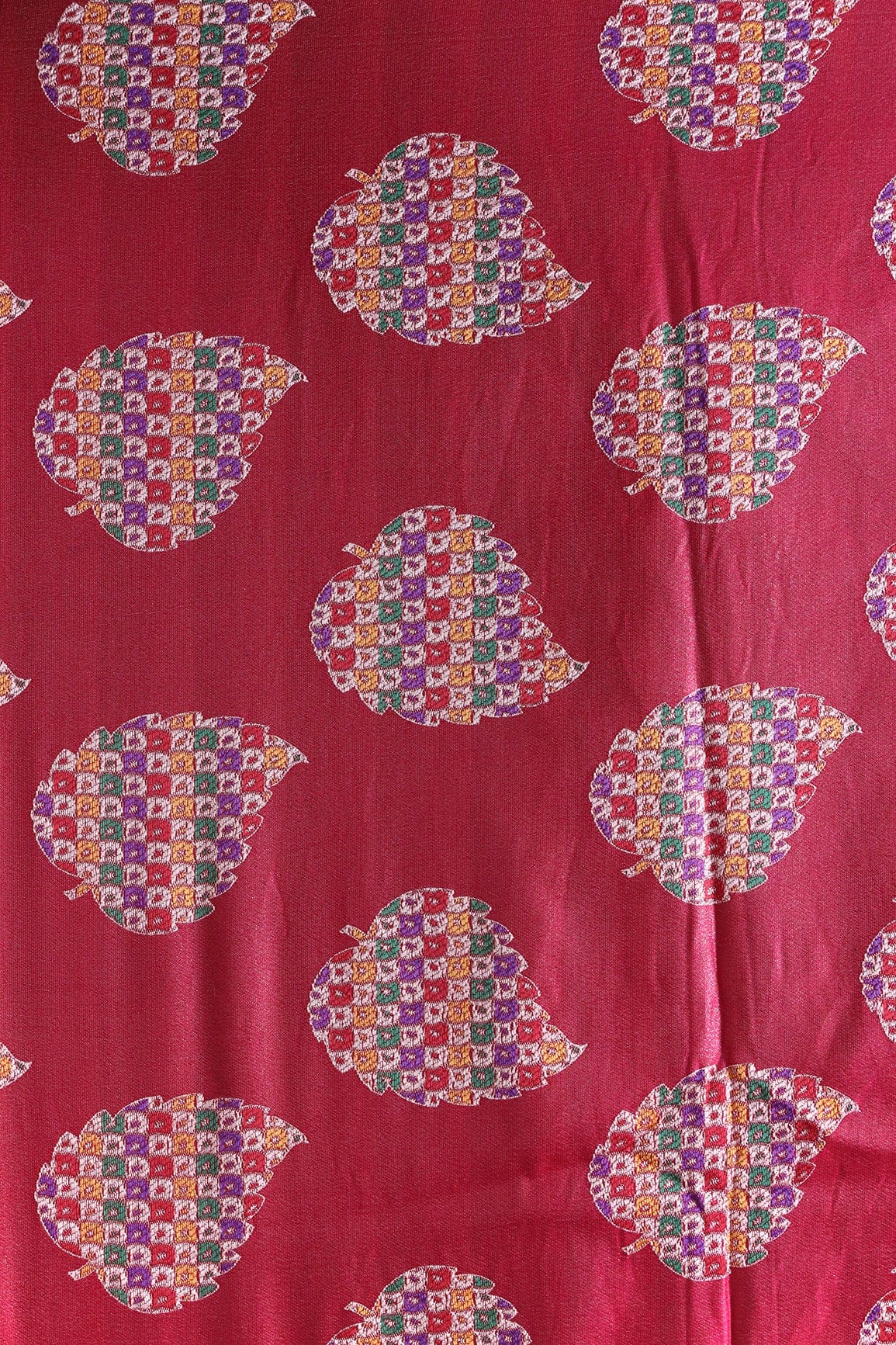 AIzaSyBcstauz-XMPRhEY21AUzeo032pxrXB5Ug - Fuchsia Leafy Silk Satin Jute Banarasi Jacquard Fabric