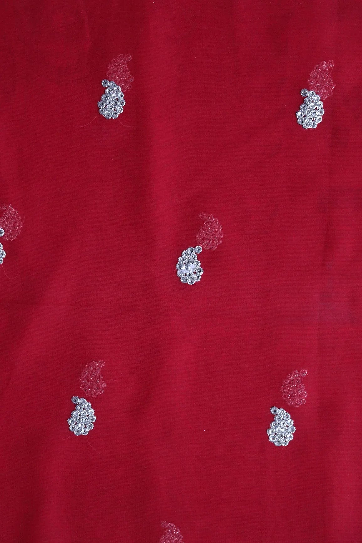 AIzaSyBcstauz-XMPRhEY21AUzeo032pxrXB5Ug - Gold Sequins With Gold Zari Paisley Embroidery On Red Georgette Fabric