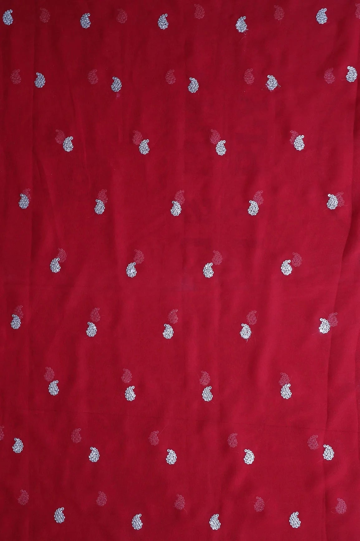 AIzaSyBcstauz-XMPRhEY21AUzeo032pxrXB5Ug - Gold Sequins With Gold Zari Paisley Embroidery On Red Georgette Fabric