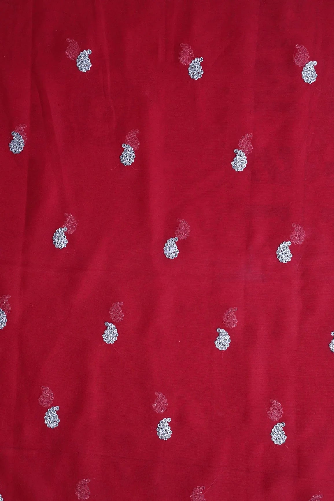 AIzaSyBcstauz-XMPRhEY21AUzeo032pxrXB5Ug - Gold Sequins With Gold Zari Paisley Embroidery On Red Georgette Fabric