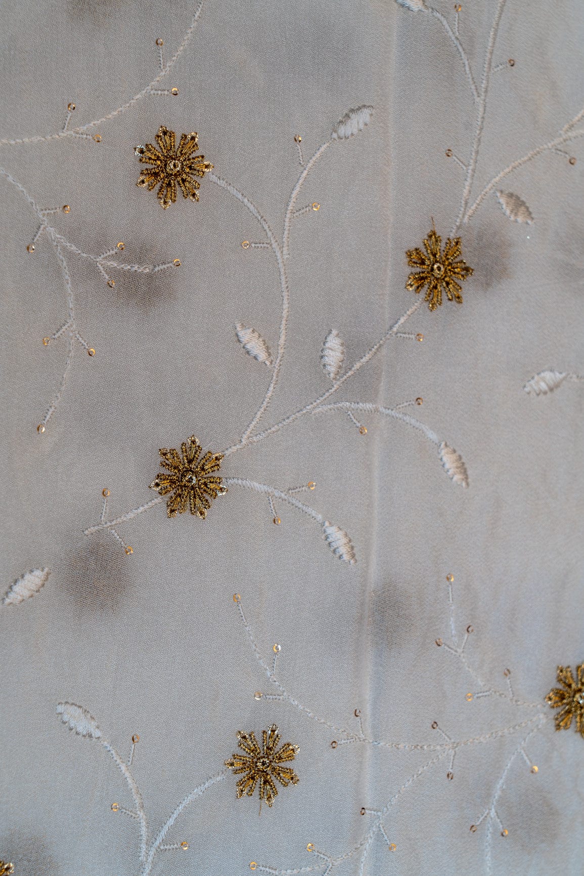 AIzaSyBcstauz-XMPRhEY21AUzeo032pxrXB5Ug - Gold Sequins With White And Gold Thread Floral Embroidery On Dyeable Natural  Crape