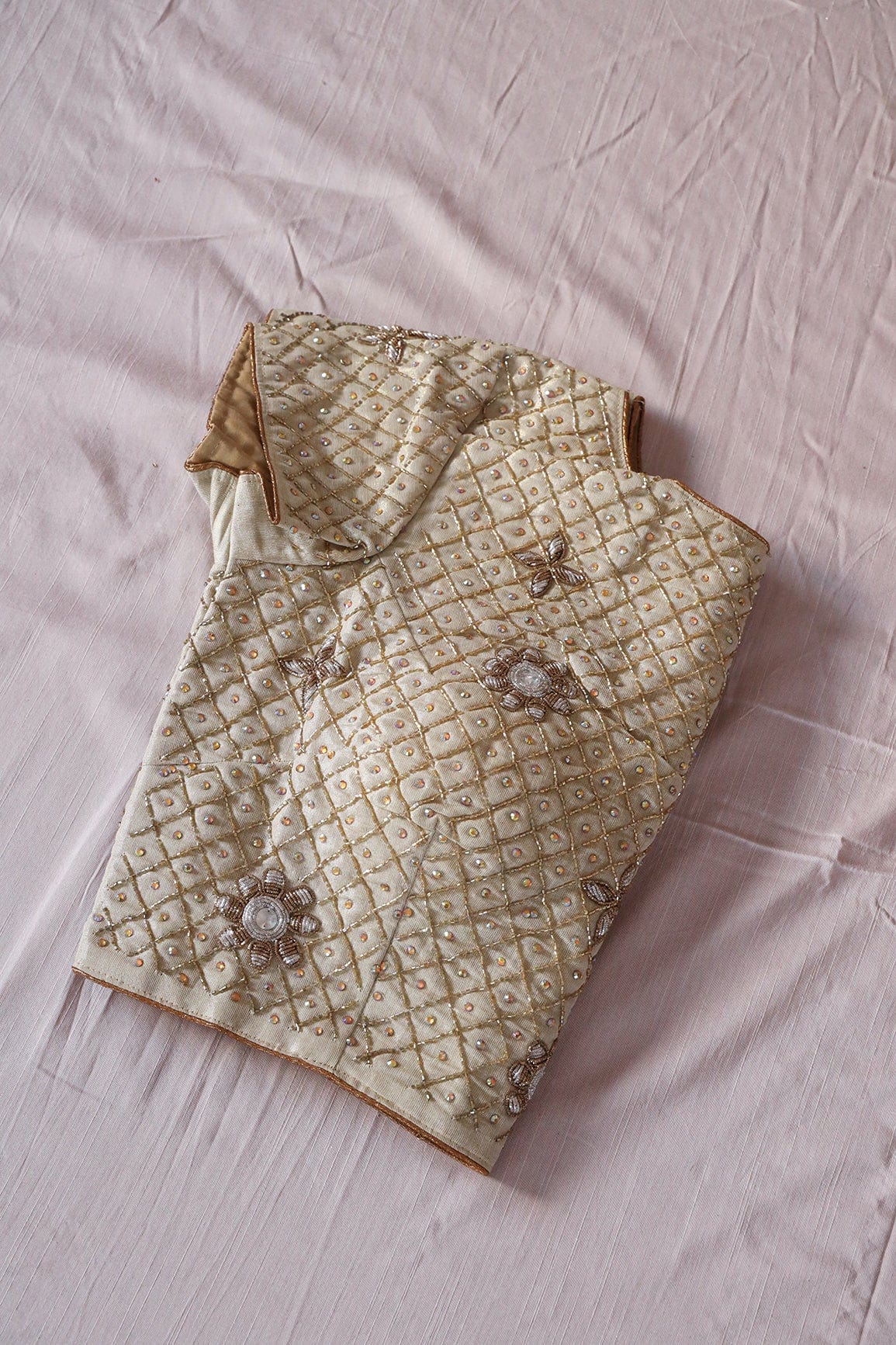 AIzaSyBcstauz-XMPRhEY21AUzeo032pxrXB5Ug - Gold Toned Hand Work Embroidery Pure Cotton Zari Stitched Blouse