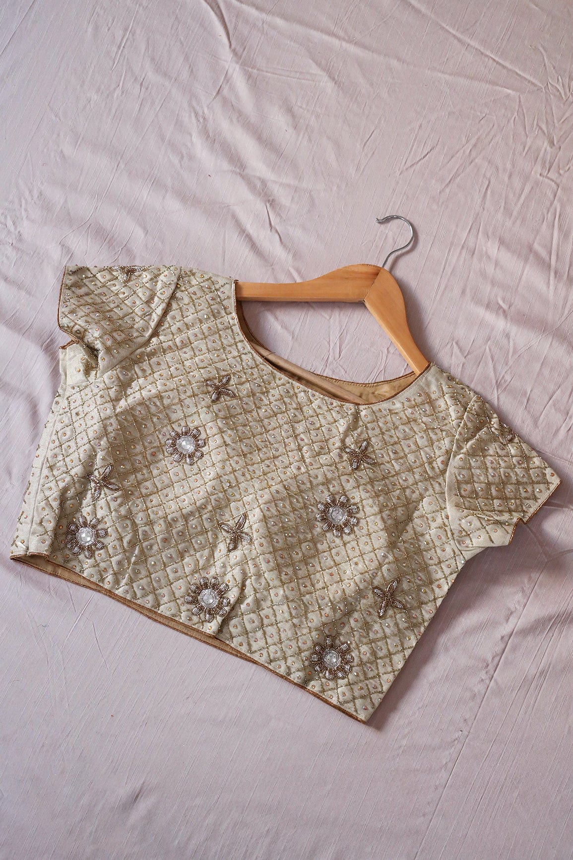 AIzaSyBcstauz-XMPRhEY21AUzeo032pxrXB5Ug - Gold Toned Hand Work Embroidery Pure Cotton Zari Stitched Blouse