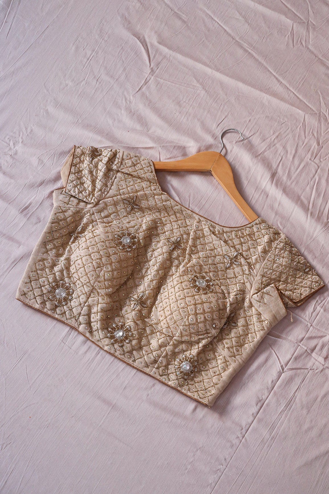 AIzaSyBcstauz-XMPRhEY21AUzeo032pxrXB5Ug - Gold Toned Hand Work Embroidery Pure Cotton Zari Stitched Blouse