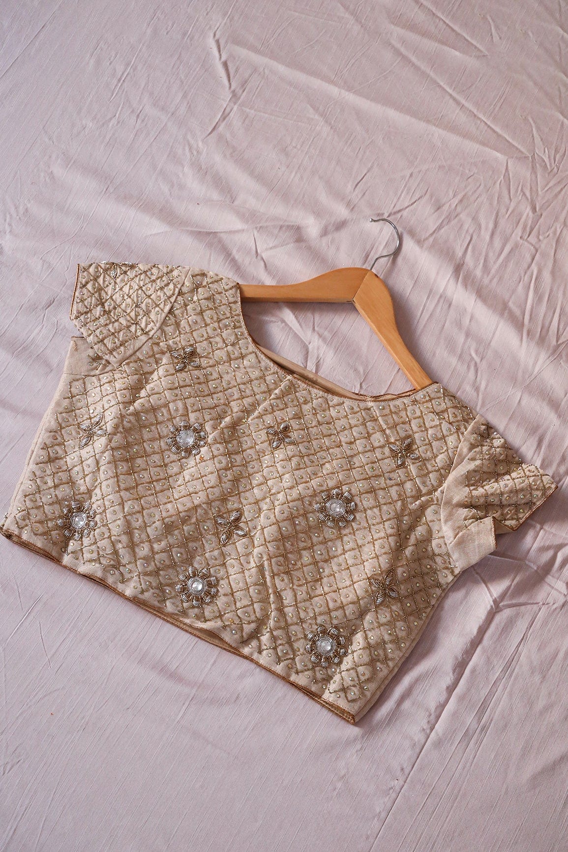 AIzaSyBcstauz-XMPRhEY21AUzeo032pxrXB5Ug - Gold Toned Hand Work Embroidery Pure Cotton Zari Stitched Blouse