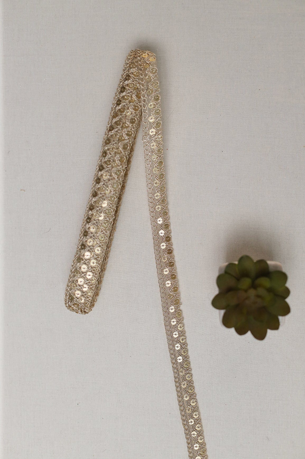 AIzaSyBcstauz-XMPRhEY21AUzeo032pxrXB5Ug - Gold Zari With Sequins Embroidered Lace (9 Meters)