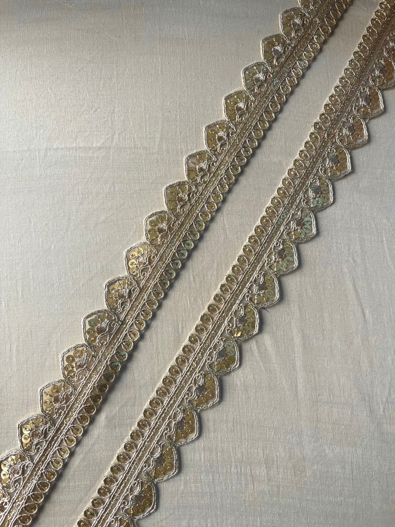 AIzaSyBcstauz-XMPRhEY21AUzeo032pxrXB5Ug - Gold Zari With Sequins Embroidered Scallop Lace (9 Meters)