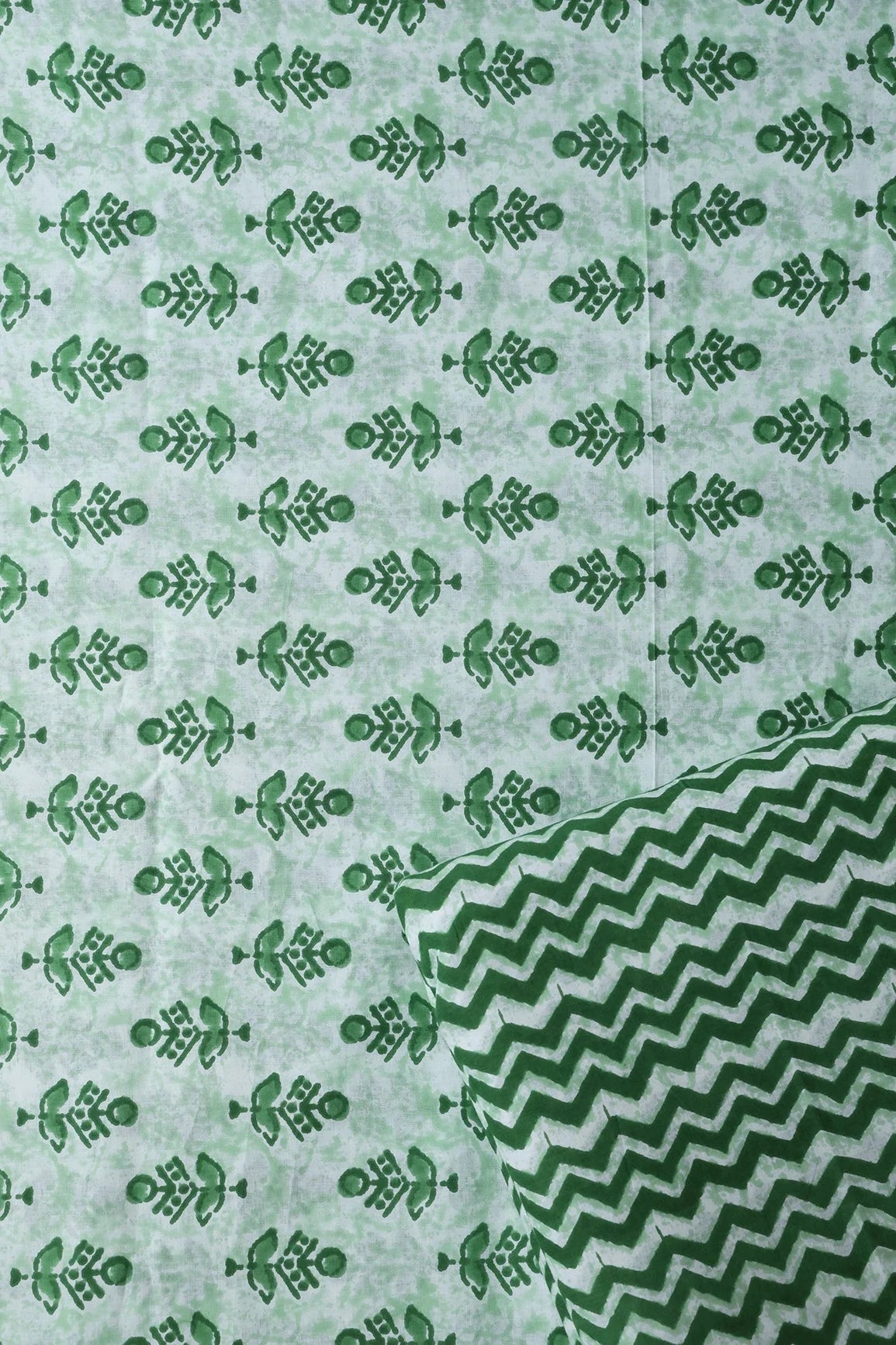 AIzaSyBcstauz-XMPRhEY21AUzeo032pxrXB5Ug - Green And Off White Pure Cotton Unstitched Suit Set (2 Piece)