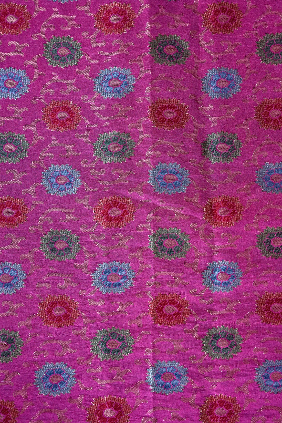 AIzaSyBcstauz-XMPRhEY21AUzeo032pxrXB5Ug - Green And Red Floral Pure Kashmiri Silk Gold Zari Banarasi Jacquard Fabric