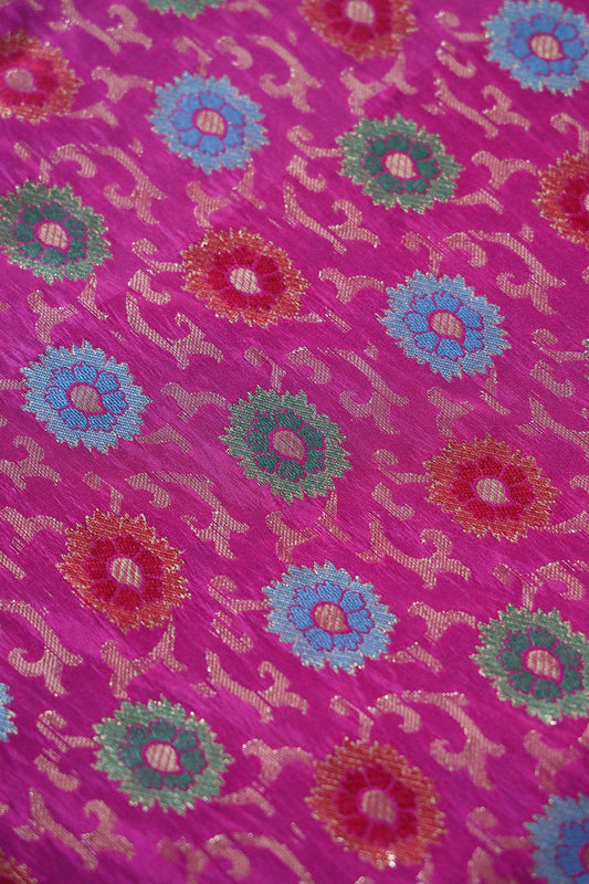 AIzaSyBcstauz-XMPRhEY21AUzeo032pxrXB5Ug - Green And Red Floral Pure Kashmiri Silk Gold Zari Banarasi Jacquard Fabric