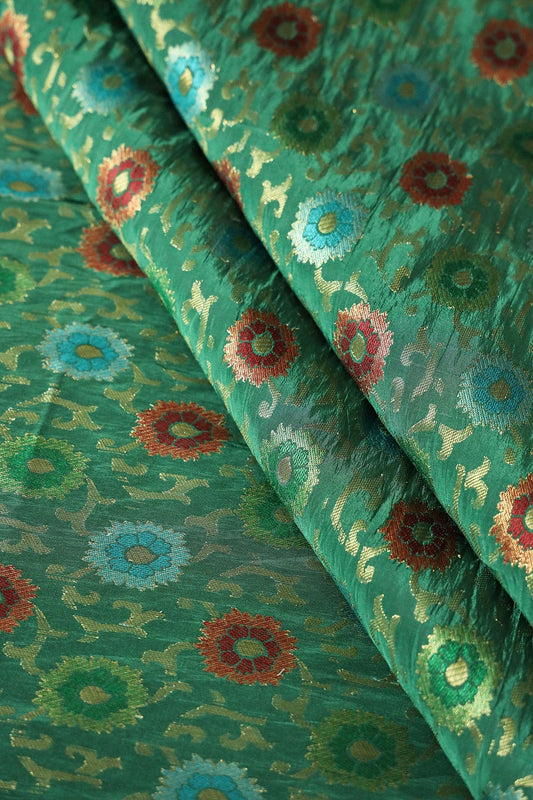 AIzaSyBcstauz-XMPRhEY21AUzeo032pxrXB5Ug - Green And Red Floral Pure Kashmiri Silk Gold Zari Banarasi Jacquard Fabric