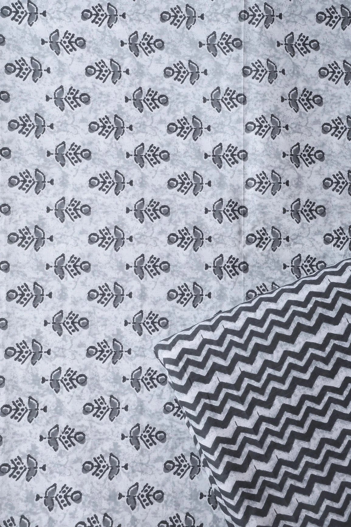 AIzaSyBcstauz-XMPRhEY21AUzeo032pxrXB5Ug - Grey And White Pure Cotton Unstitched Suit Set (2 Piece)