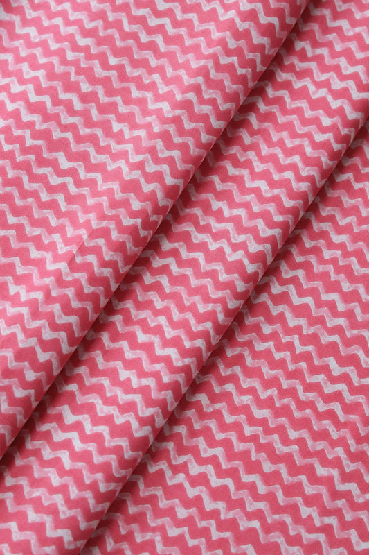 AIzaSyBcstauz-XMPRhEY21AUzeo032pxrXB5Ug - Hot Pink And Pastel Pink Chevron Print On Pure Cotton Fabric