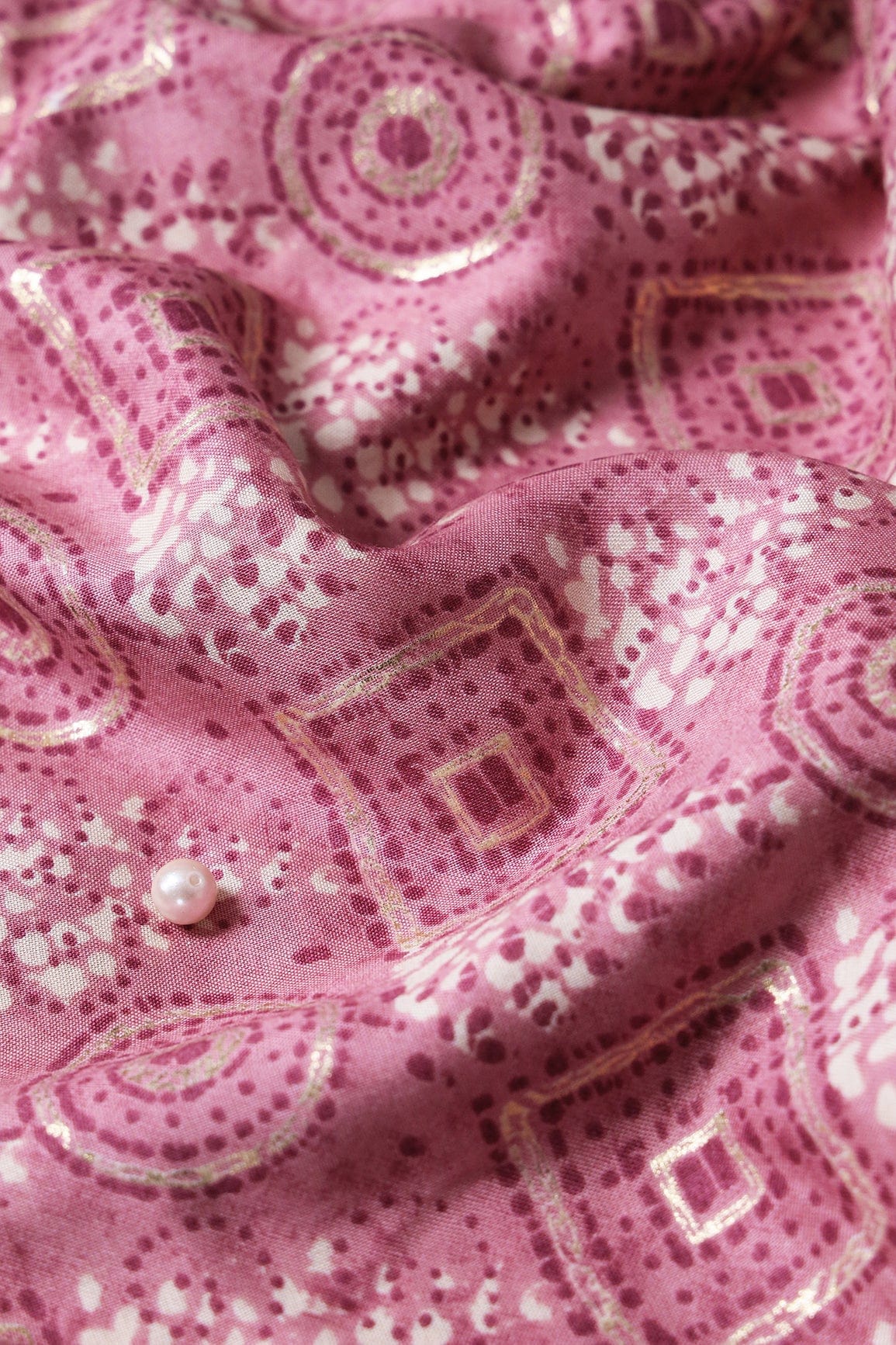 AIzaSyBcstauz-XMPRhEY21AUzeo032pxrXB5Ug - Lavender Pink And Cream Geometric Foil Print On Pure Rayon Fabric