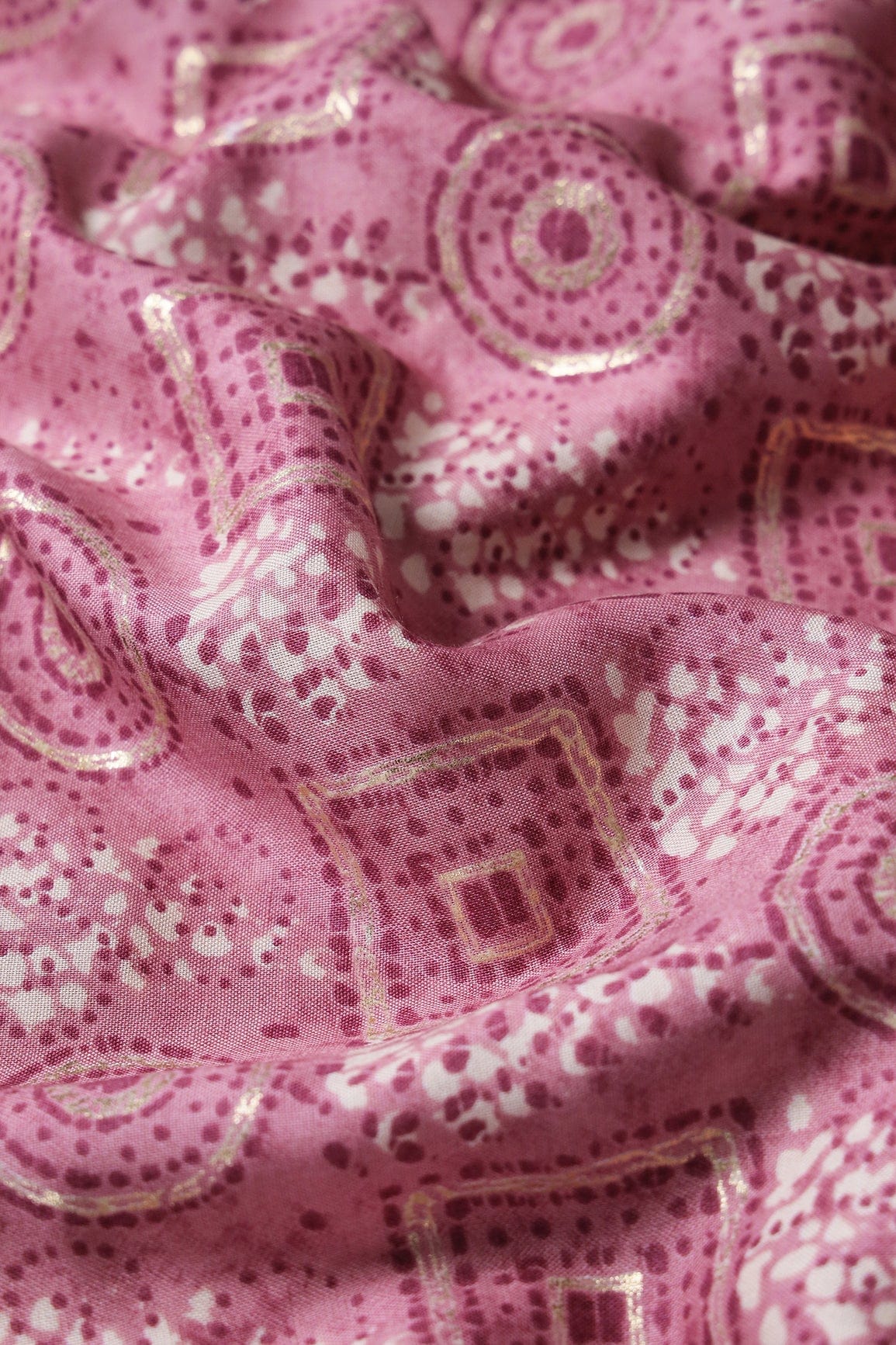 AIzaSyBcstauz-XMPRhEY21AUzeo032pxrXB5Ug - Lavender Pink And Cream Geometric Foil Print On Pure Rayon Fabric
