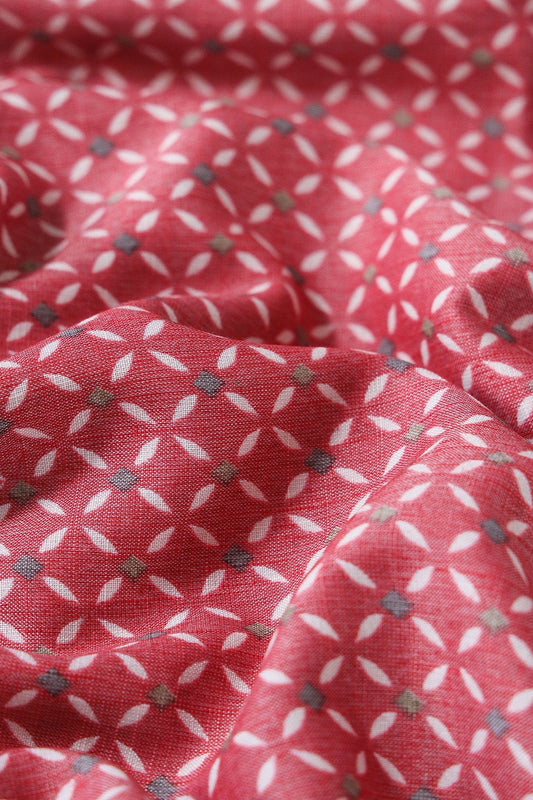 AIzaSyBcstauz-XMPRhEY21AUzeo032pxrXB5Ug - Light Maroon And White Geometric Pattern On Pure Rayon Fabric