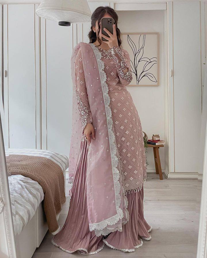 Mulmul Luxe Georgette Satin Lamhe Lilac Kurta with  Dupatta Set