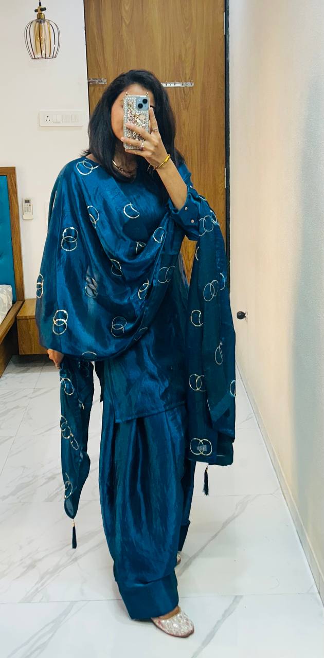 venturebliss Women Top, Plazzo & Dupatta Set