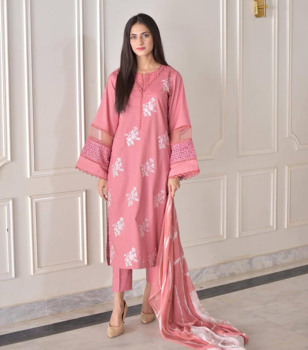 Hibiscus Thread Embroidered  Silk Fabric Top And Pant With Silver Chiffon Dupatta