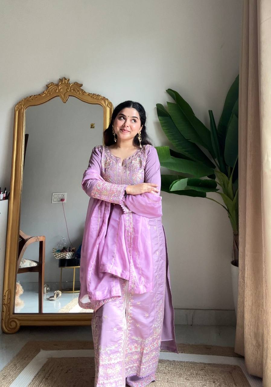 Let Your Style Shine with the Subtle Glow of Shabnam Jhalak