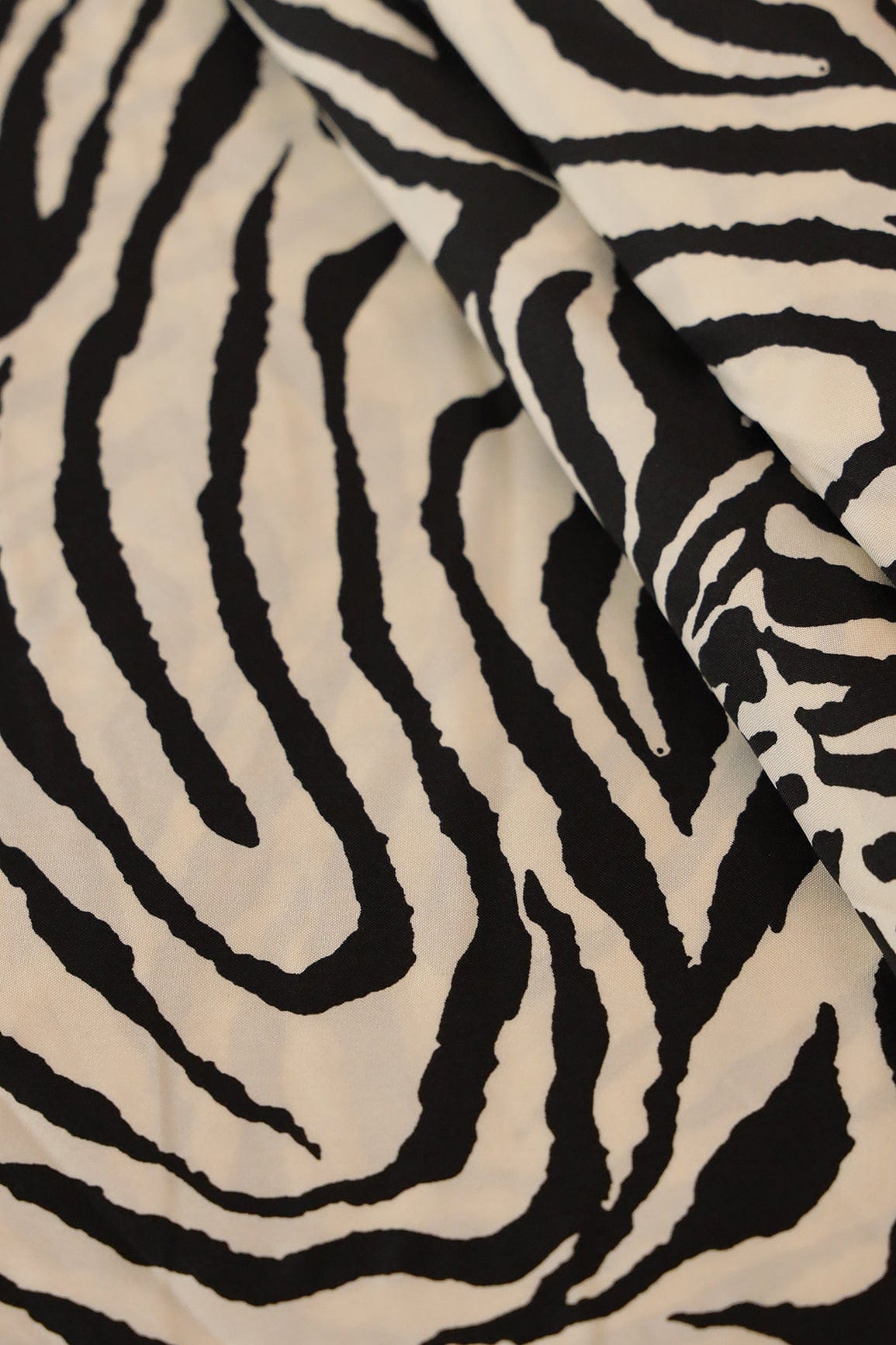 AIzaSyBcstauz-XMPRhEY21AUzeo032pxrXB5Ug - Big Width "56" Black Animal Digital Print On White Crepe Satin Fabric