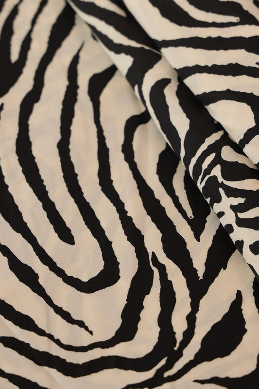 AIzaSyBcstauz-XMPRhEY21AUzeo032pxrXB5Ug - Big Width "56" Black Animal Digital Print On White Crepe Satin Fabric