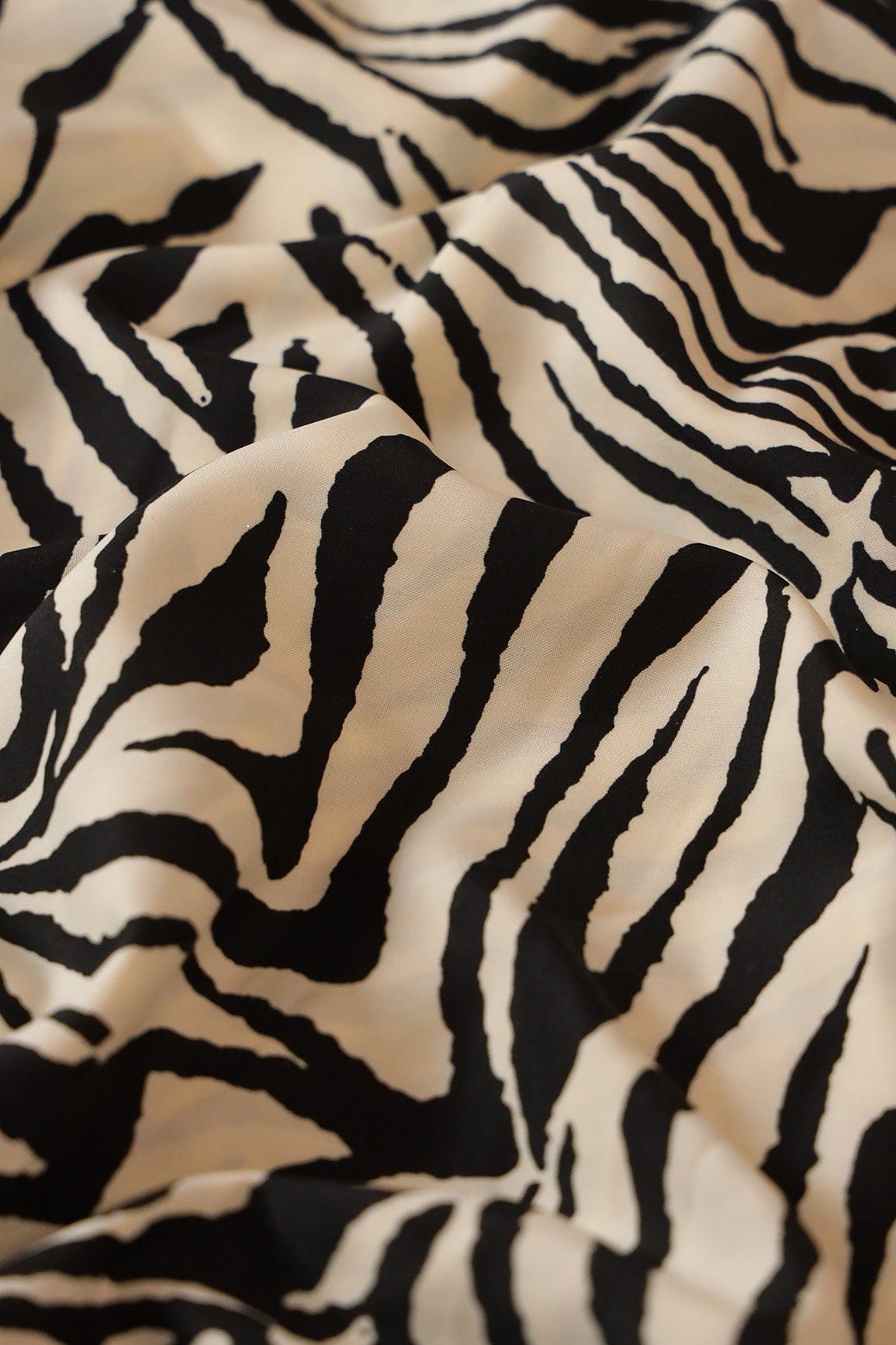 AIzaSyBcstauz-XMPRhEY21AUzeo032pxrXB5Ug - Big Width "56" Black Animal Digital Print On White Crepe Satin Fabric